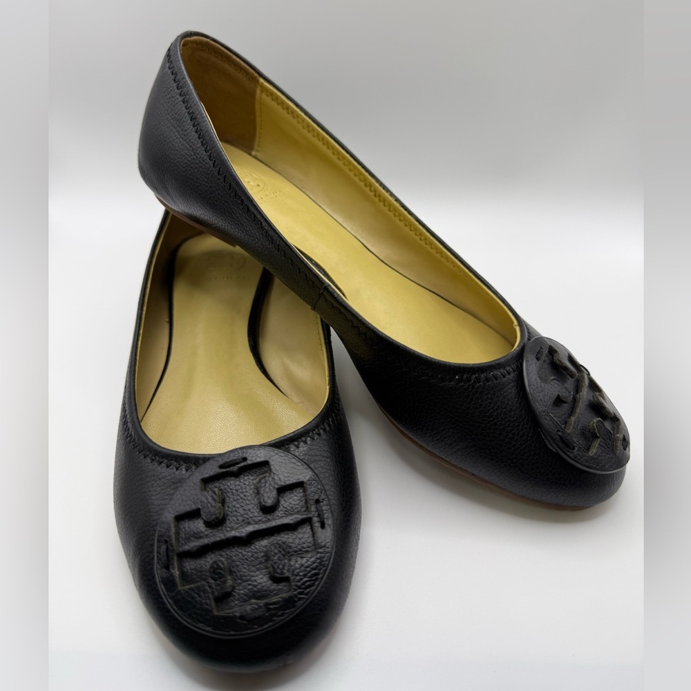 Tory Burch Claire ballet flats with leather emblem size 8